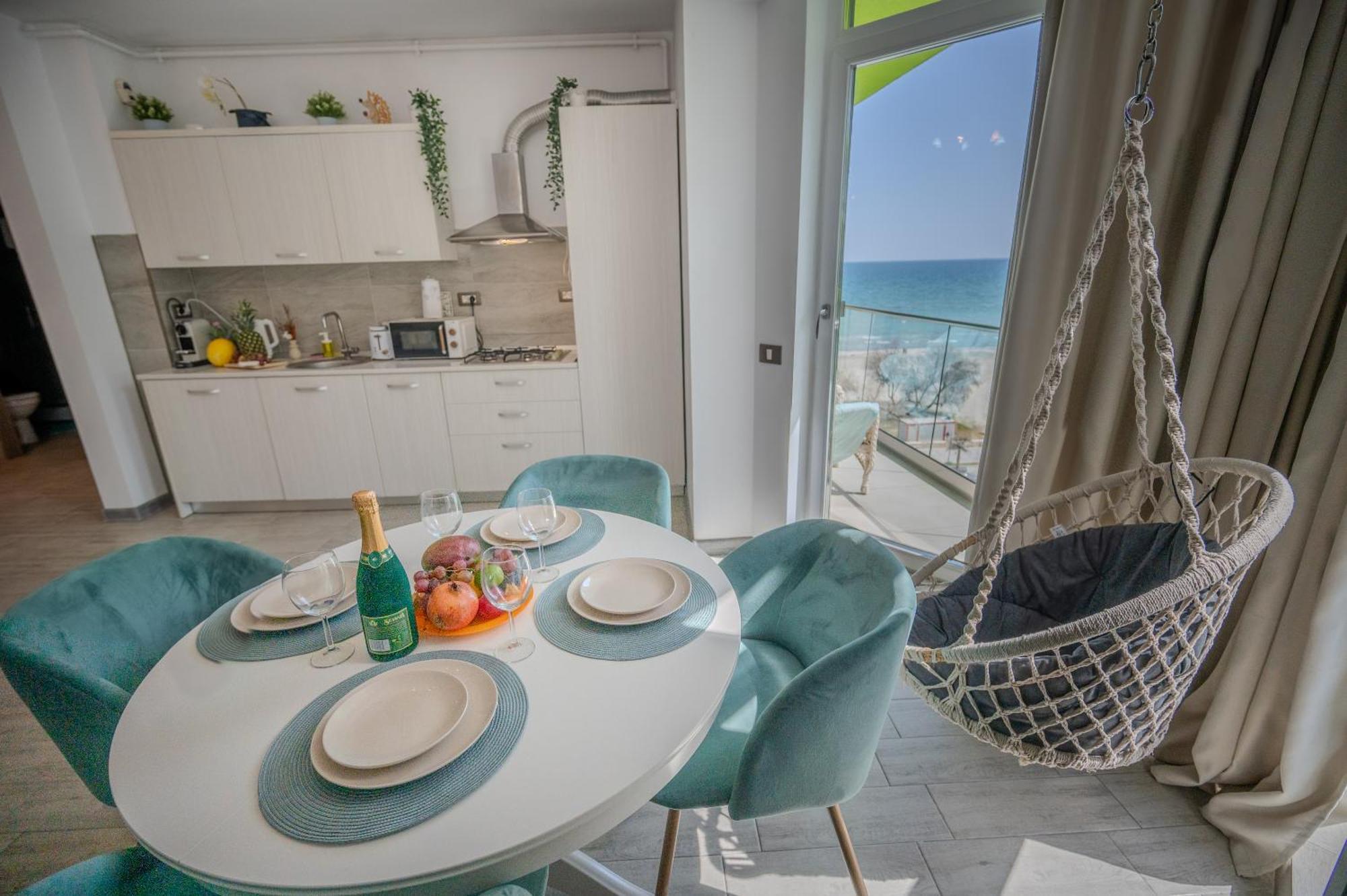 Sara Blu Apartment Spa And Pool Beach Resort Mamaia Exterior photo